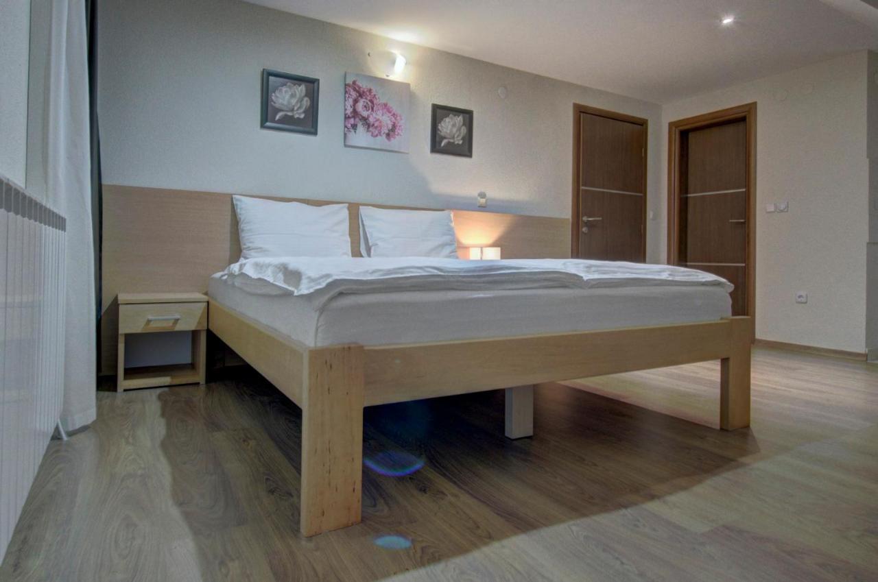 Tihe Noci Motel Pale Kültér fotó