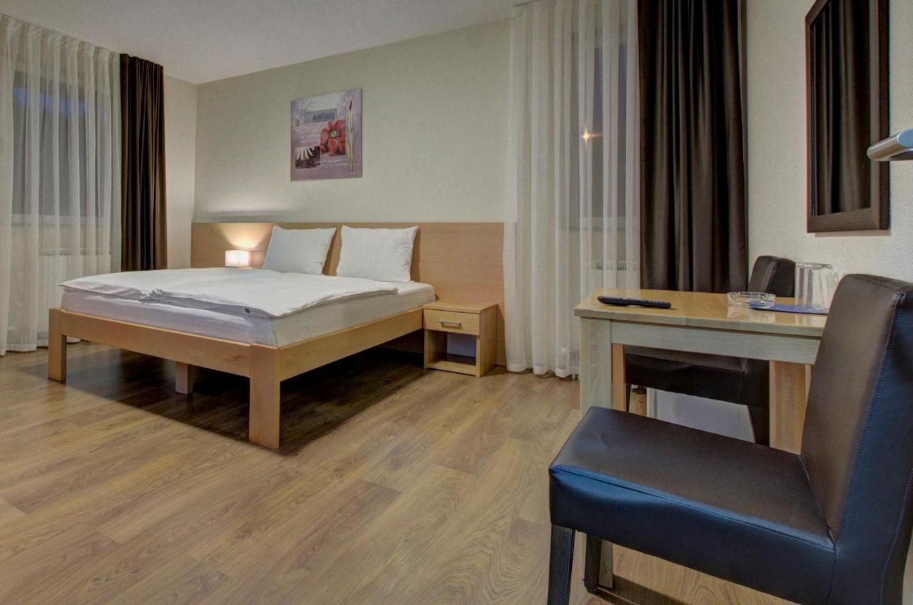 Tihe Noci Motel Pale Kültér fotó