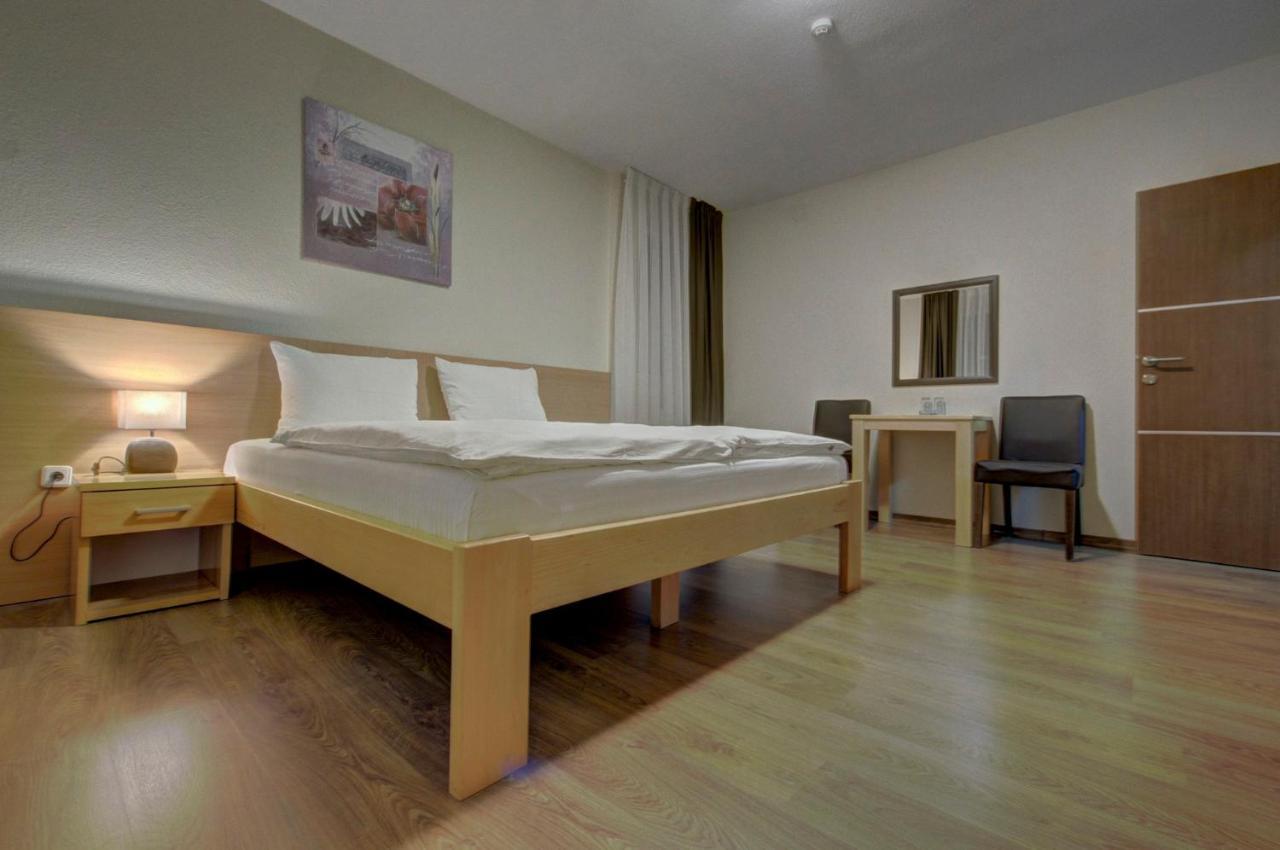Tihe Noci Motel Pale Kültér fotó