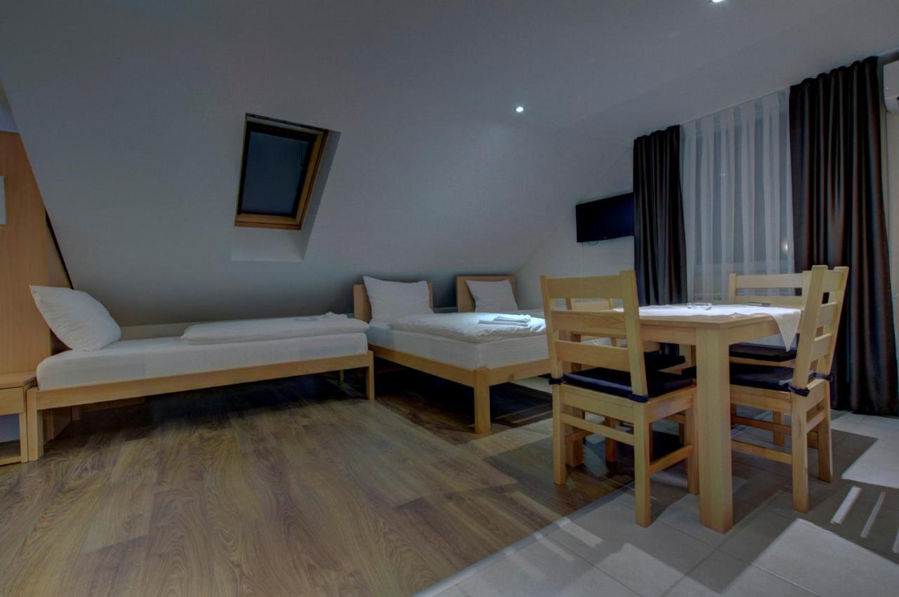Tihe Noci Motel Pale Kültér fotó
